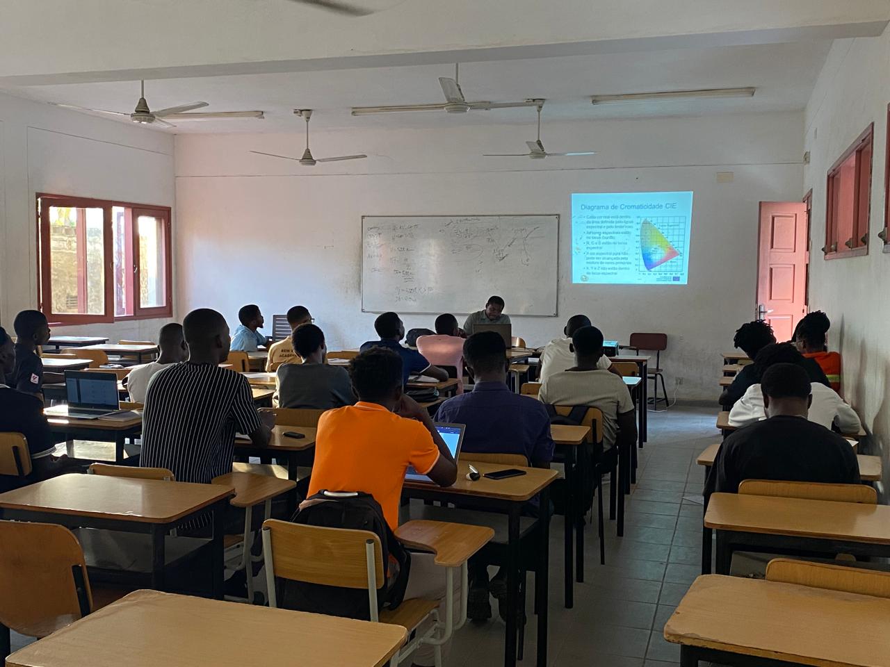 You are currently viewing Teaching of New Lighting Courses Progresses at Partner Institutions in Mozambique
